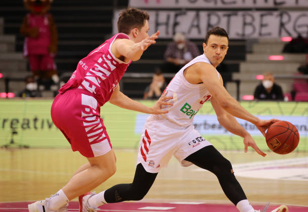 场上的强硬 场上的强硬