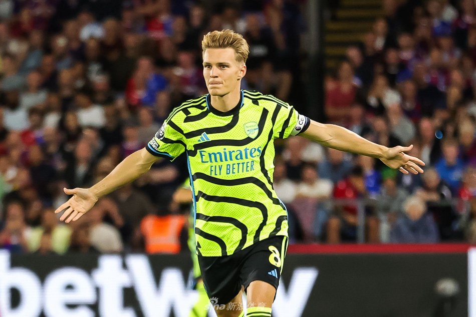 李梦不仅在 李梦不仅在