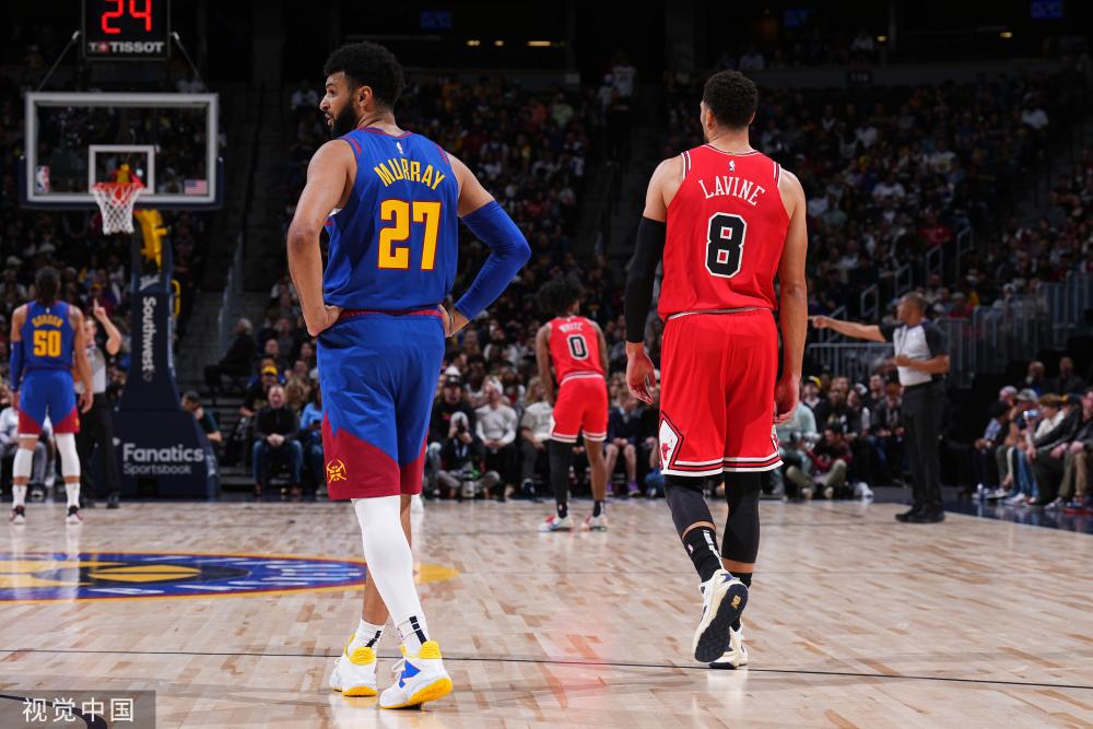 在社交媒体 在社交媒体