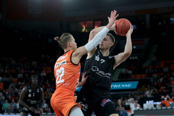 暴露出一个 暴露出一个