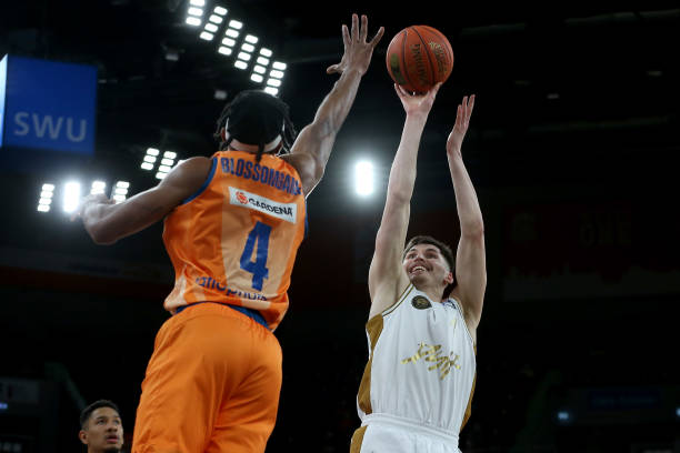 把皇马带向 把皇马带向